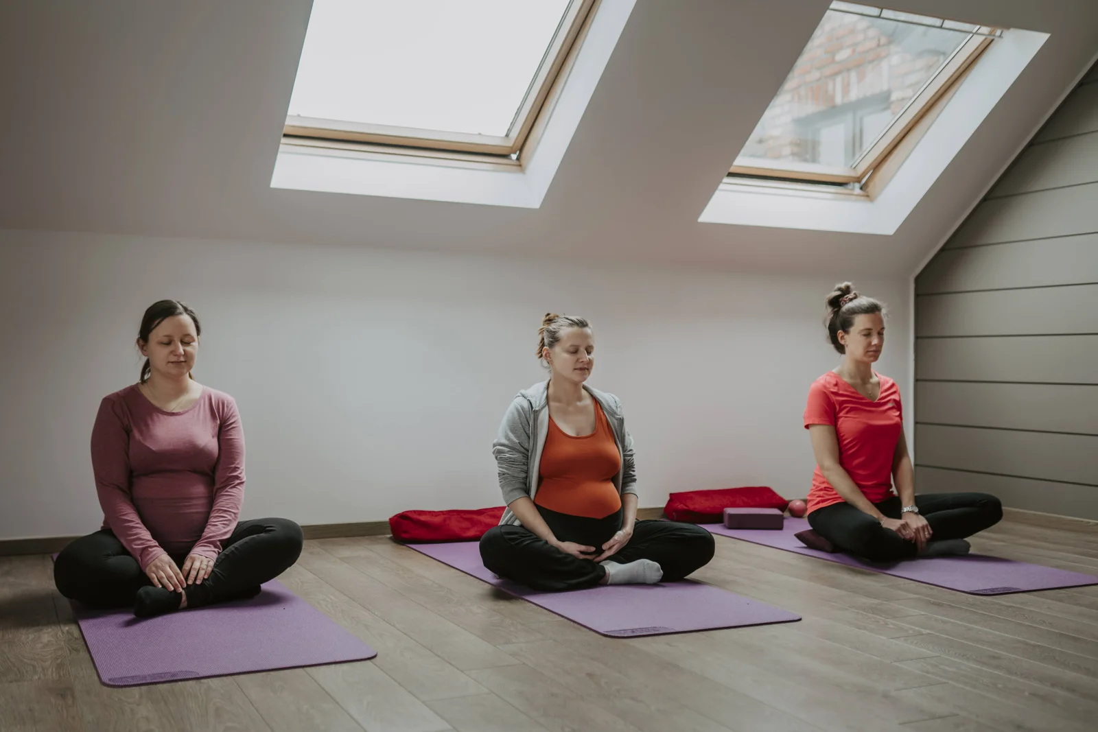 Pratique de yoga en petit groupe au cabinet